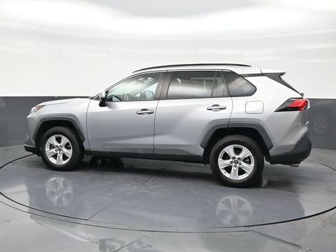 Used 2021 Toyota RAV4 XLE FWD image 2