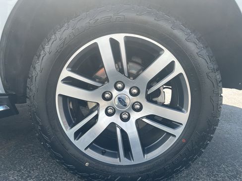 Used 2023 Ford Expedition Limited AWD/4WD image 8