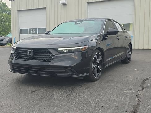 Used 2025 Honda Accord Sport image 3