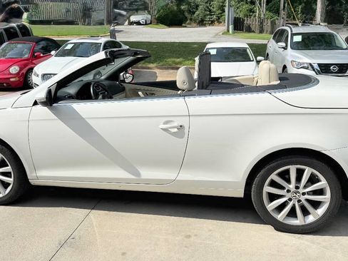 Used 2012 Volkswagen Eos Komfort FWD image 34