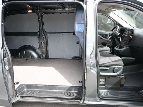 Used 2023 Mercedes-Benz Metris image 21