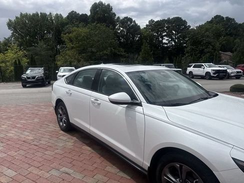Used 2024 Honda Accord EX image 18