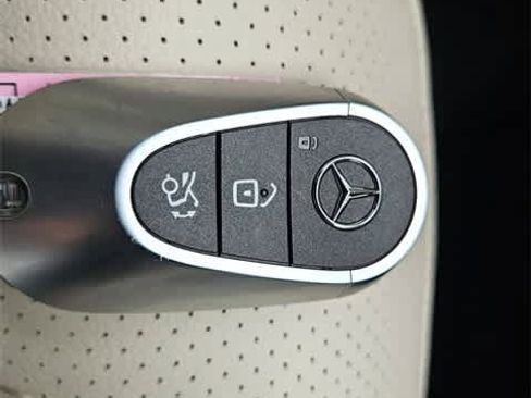 Used 2025 Mercedes-Benz GLC 300 4MATIC image 34