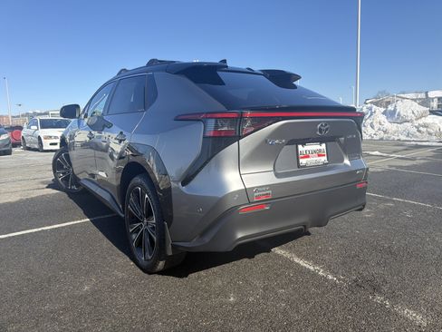Used 2024 Toyota bZ4X AWD image 7