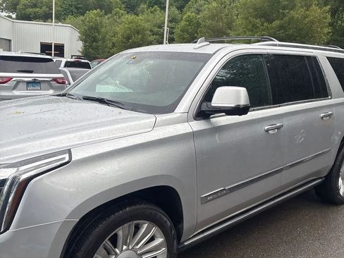 Used 2017 Cadillac Escalade ESV Platinum AWD/4WD image 2
