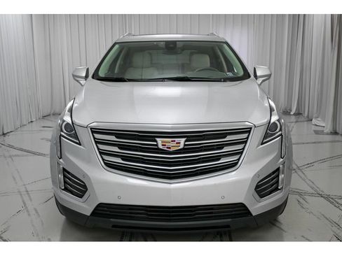 Used 2017 Cadillac XT5 Luxury w/ Driver Awareness Package image 3