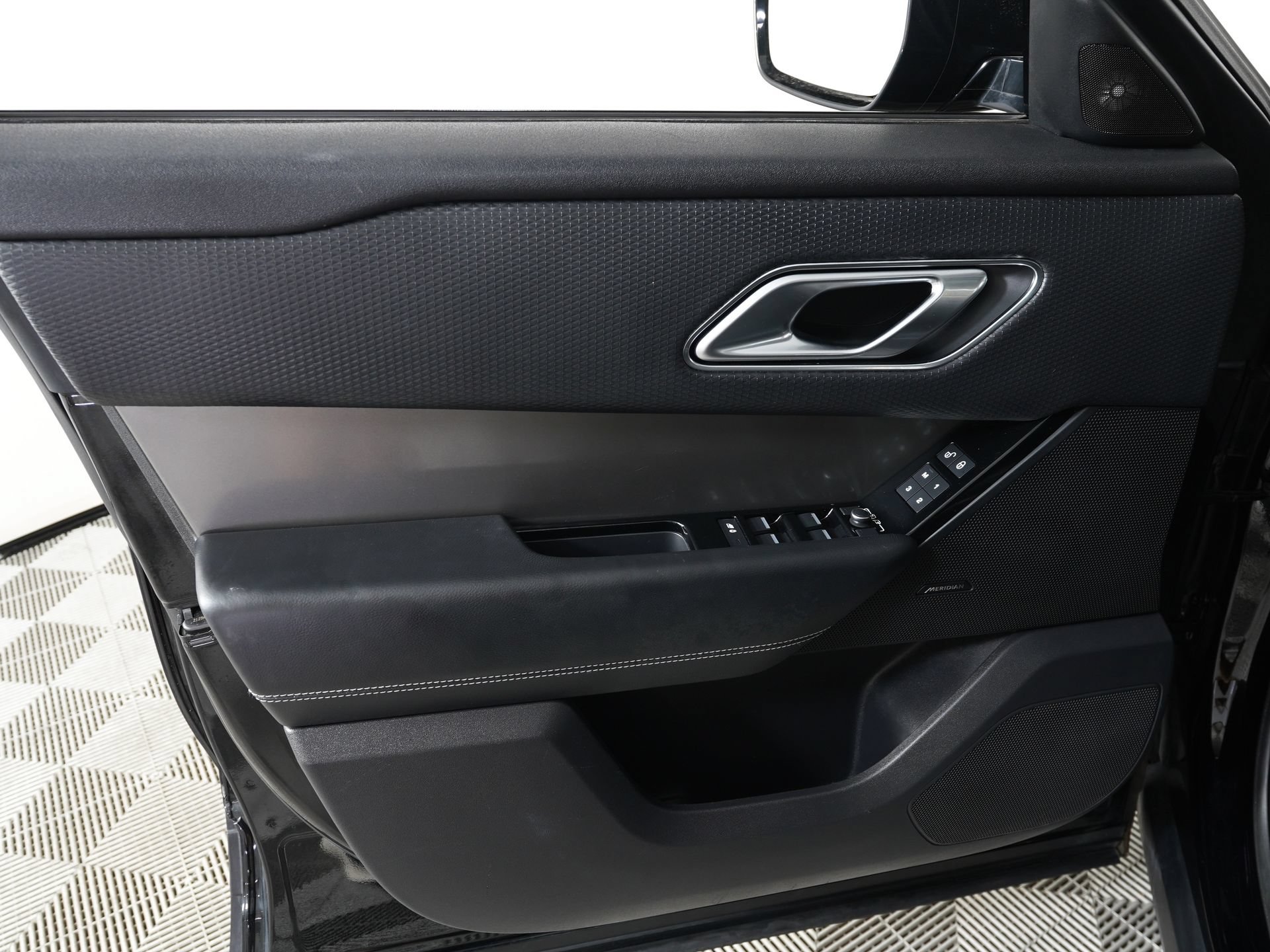Used 2019 Land Rover Range Rover Velar S AWD/4WD image 15