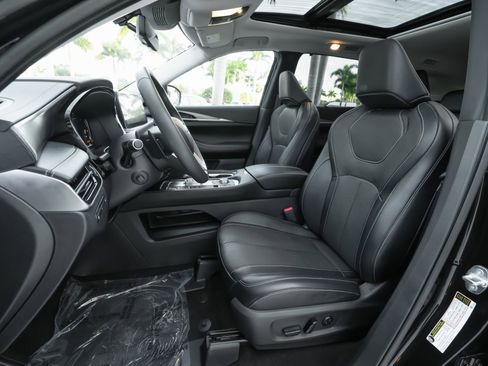 Used 2023 INFINITI QX60 Luxe w/ Vision Package image 6