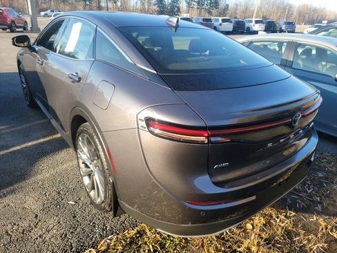 Used 2023 Toyota Crown Limited image 3