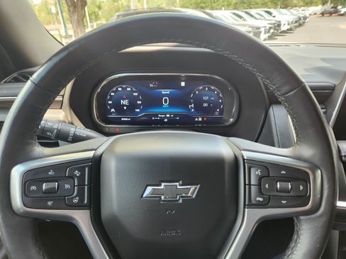 Used 2022 Chevrolet Tahoe Z71 w/ Luxury Package AWD/4WD image 8