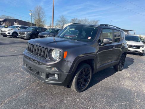 Used 2018 Jeep Renegade Altitude image 2