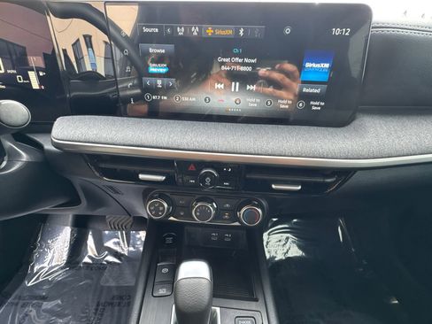 Used 2025 Nissan Kicks SV FWD image 27
