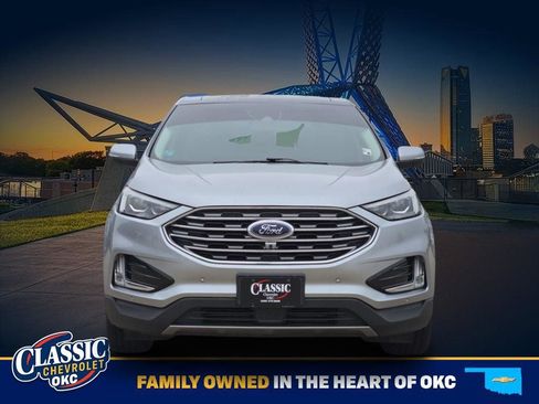 Used 2020 Ford Edge Titanium w/ Equipment Group 301A AWD/4WD image 2