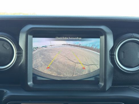 Used 2019 Jeep Wrangler Unlimited Sahara w/ Quick Order Package 24M Moab image 29