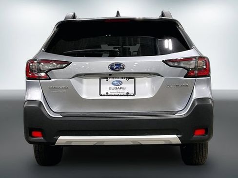 Used 2025 Subaru Outback Limited AWD/4WD image 4