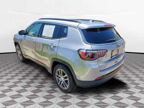 Used 2019 Jeep Compass Latitude FWD image 4