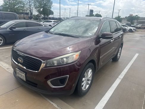 Used 2017 Kia Sorento LX image 10