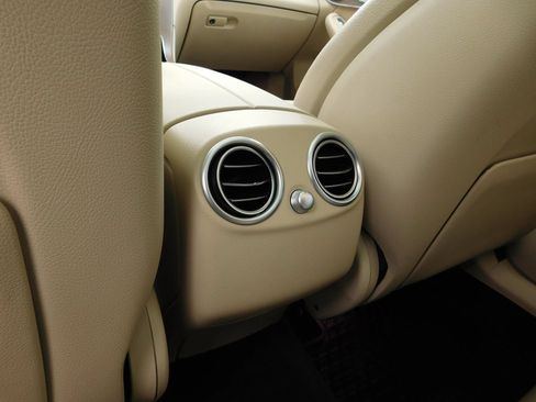 Used 2020 Mercedes-Benz GLC 300 4MATIC image 15
