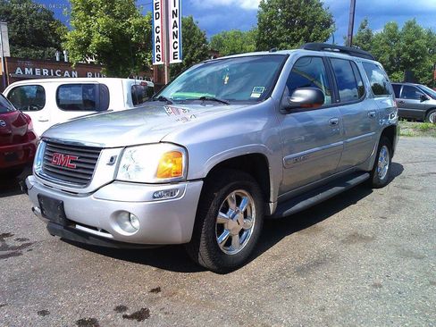 Used 2005 GMC Envoy XL SLT AWD/4WD image 1
