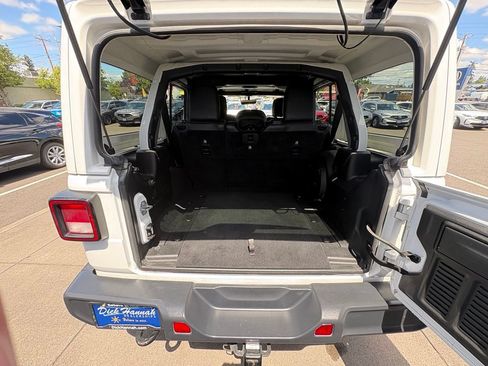 Used 2018 Jeep Wrangler Unlimited Sahara AWD/4WD image 29