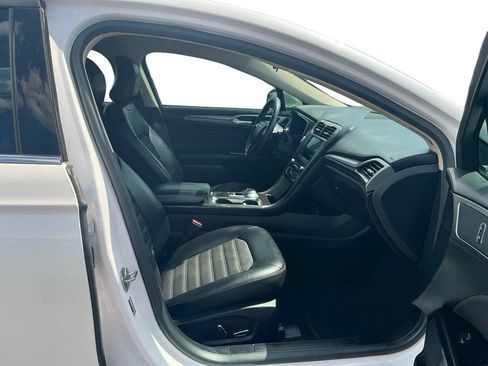 Used 2017 Ford Fusion SE w/ Equipment Group 201A FWD image 22