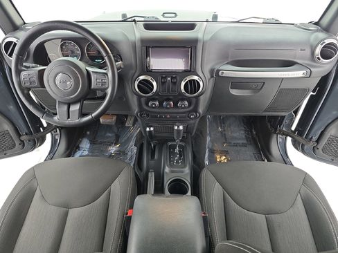 Used 2017 Jeep Wrangler Rubicon w/ Power Convenience Group image 9