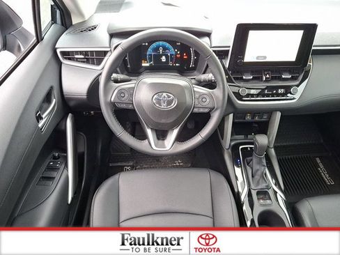 Certified 2025 Toyota Corolla Cross XLE image 11