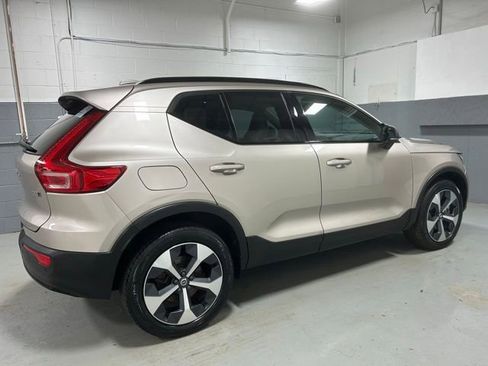 Used 2023 Volvo XC40 B5 Plus w/ Climate Package AWD/4WD image 3