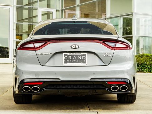 Used 2018 Kia Stinger GT2 AWD/4WD image 11