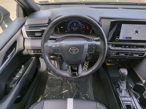 Used 2025 Toyota Camry SE w/ Convenience Package FWD image 15