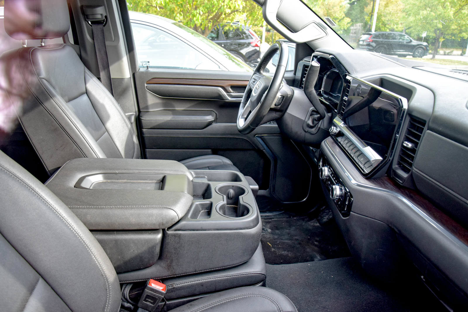 Used 2024 GMC Sierra 1500 SLT AWD/4WD image 7