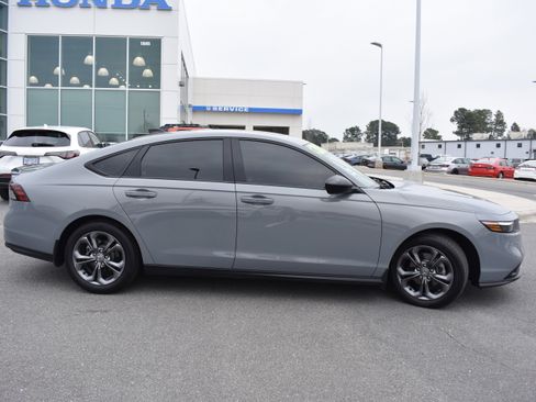 Certified 2025 Honda Accord SE image 10