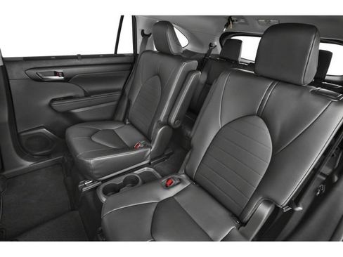 Used 2026 Toyota Highlander XLE AWD/4WD image 8