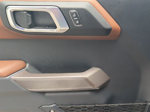 Used 2023 Ford Bronco Outer Banks AWD/4WD image 15