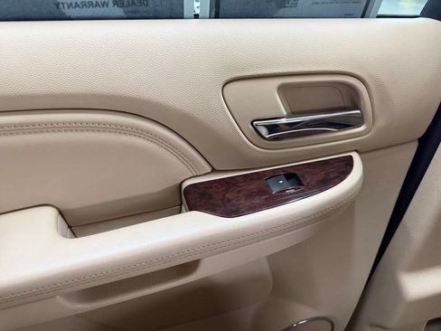 Used 2013 Cadillac Escalade Luxury AWD/4WD image 25