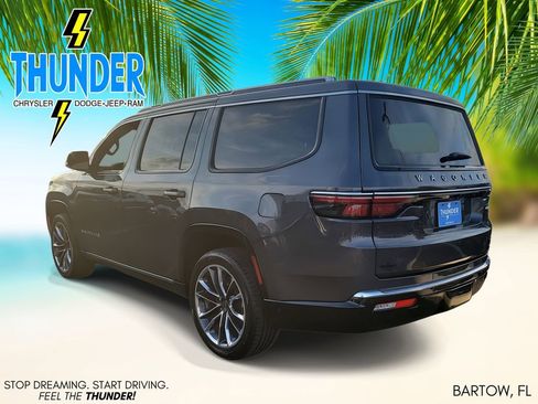 Used 2022 Jeep Wagoneer Series III w/ Premium Group I image 3