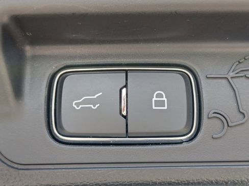 Used 2023 Ford Explorer XLT AWD/4WD image 17