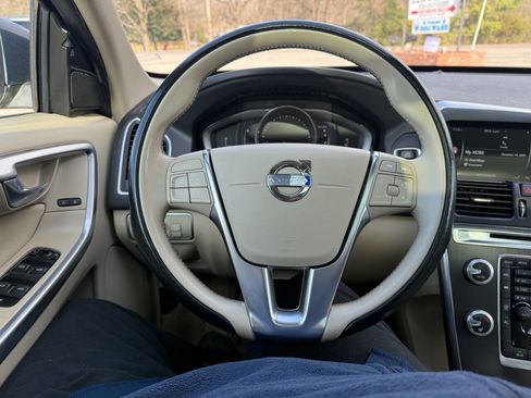Used 2015 Volvo XC60 T5 Premier image 15