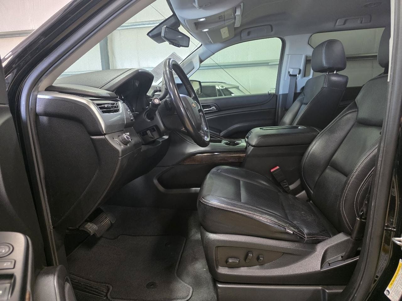 Used 2020 Chevrolet Suburban LS w/ Enhanced Driver Alert Package RWD image 9