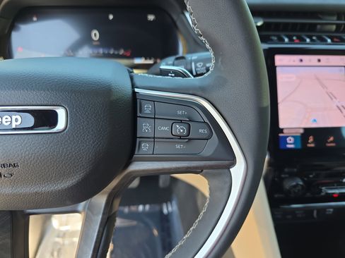 New 2025 Jeep Grand Cherokee Limited AWD/4WD image 16