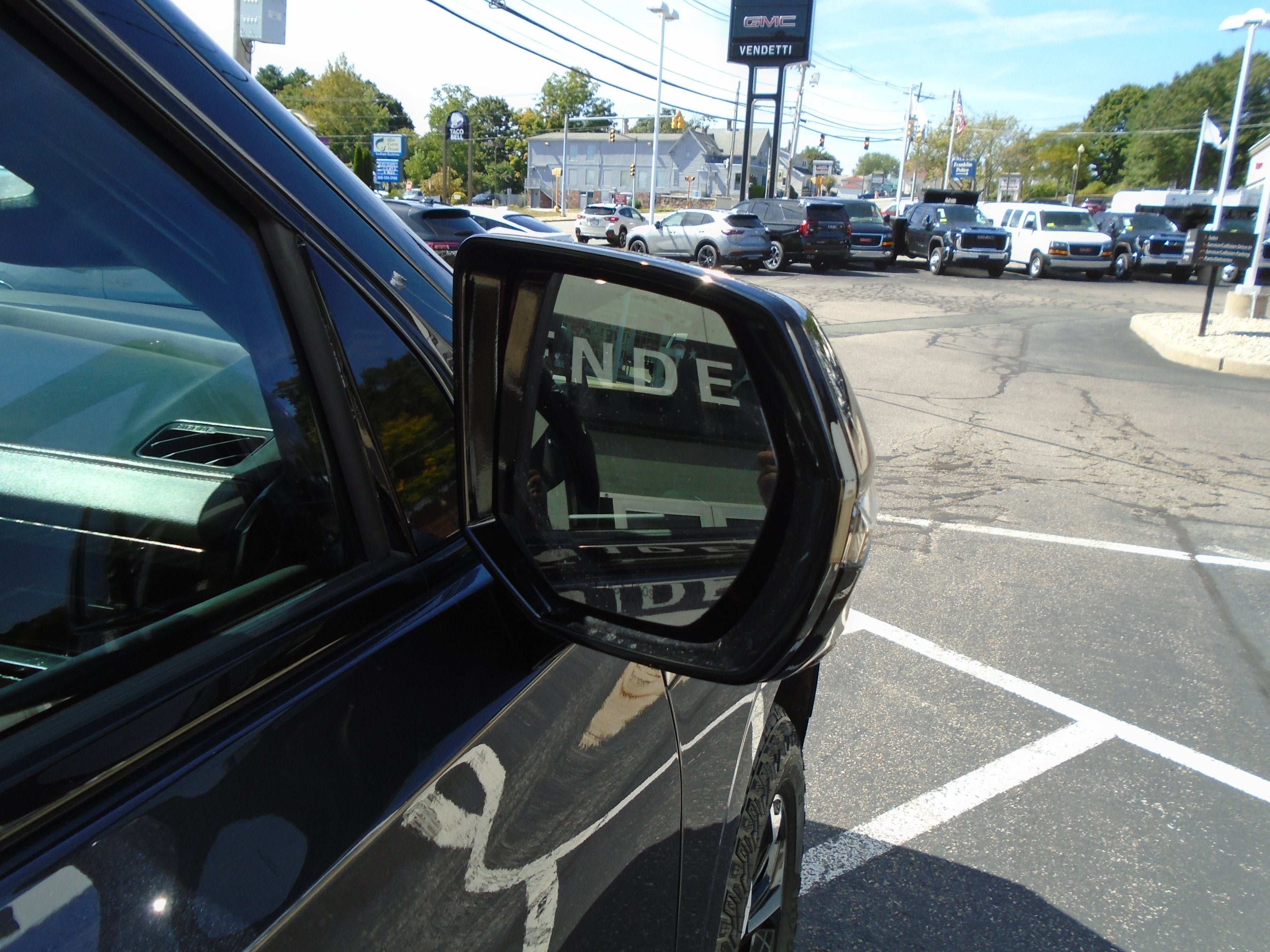 Used 2025 GMC Yukon AT4 AWD/4WD image 26