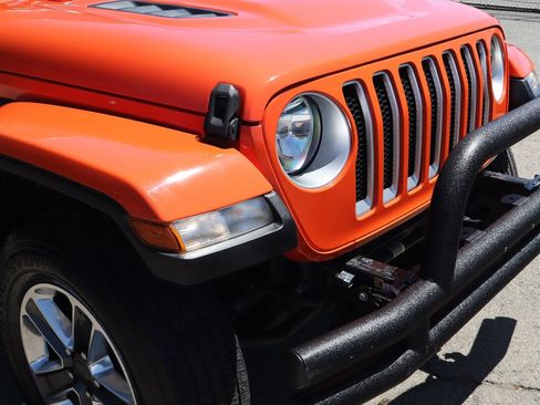 Used 2019 Jeep Wrangler Unlimited Sahara w/ Uconnect 4C Nav & Sound Group AWD/4WD image 9