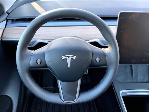 Used 2024 Tesla Model Y Performance image 5