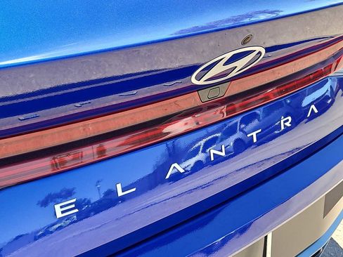 Certified 2025 Hyundai Elantra SEL FWD image 12