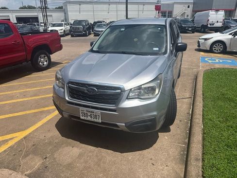 Used 2017 Subaru Forester 2.5i AWD/4WD image 3