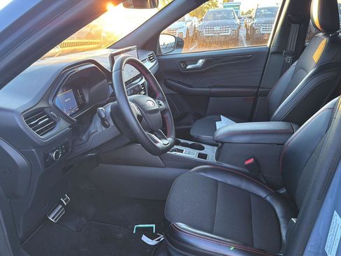 Used 2024 Ford Escape ST-Line w/ Tech Pack #1 AWD/4WD image 8