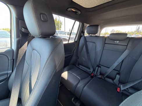 Used 2025 Mercedes-Benz GLB 250 image 41
