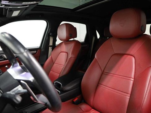 Used 2022 Porsche Cayenne image 5