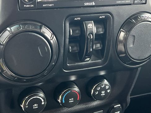 Used 2017 Jeep Wrangler Unlimited Sahara image 23