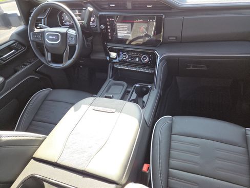 Used 2025 GMC Sierra 2500 AT4X AWD/4WD image 32
